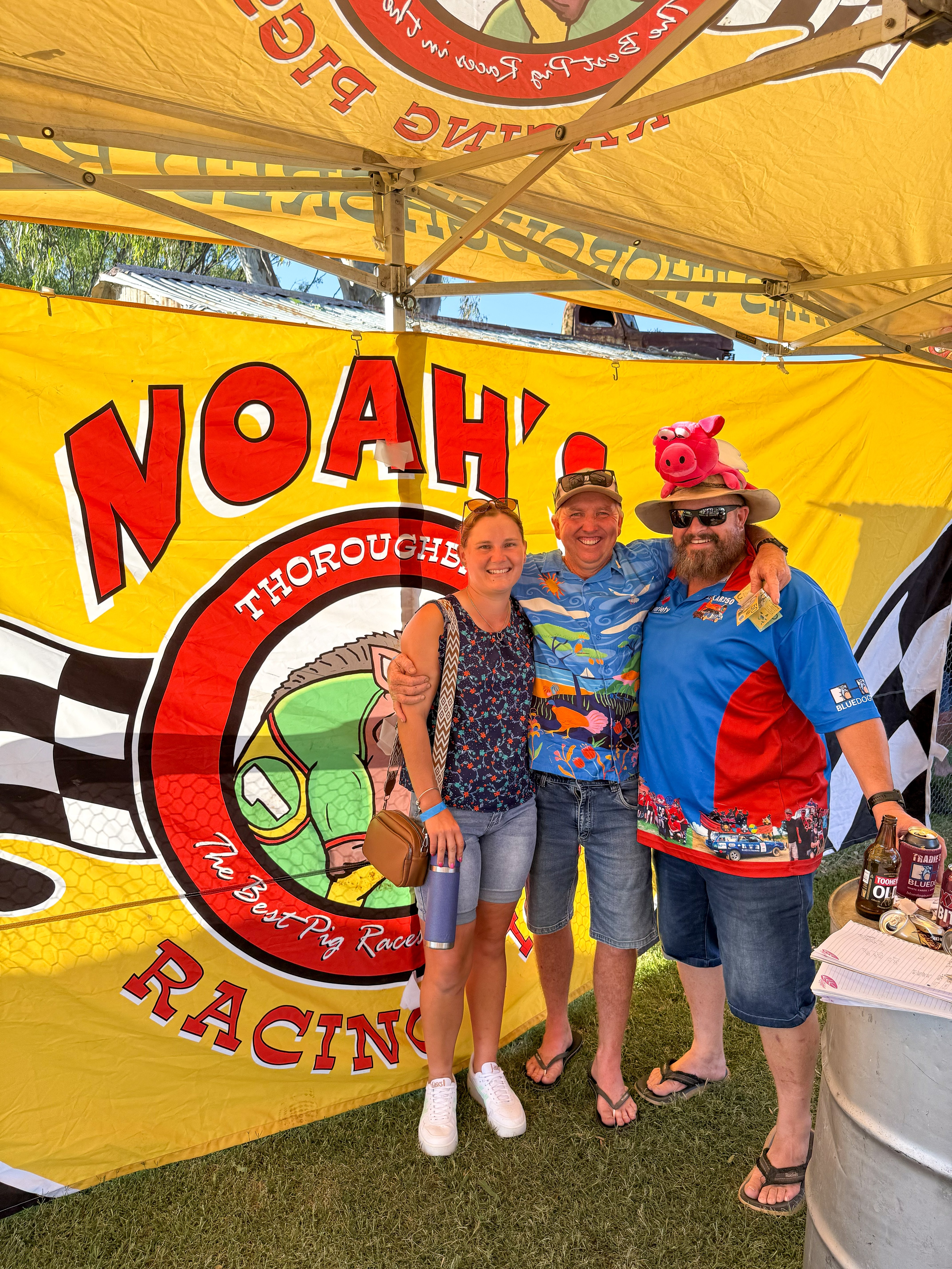 BLUE DOG TRAINING PIG RACING 1