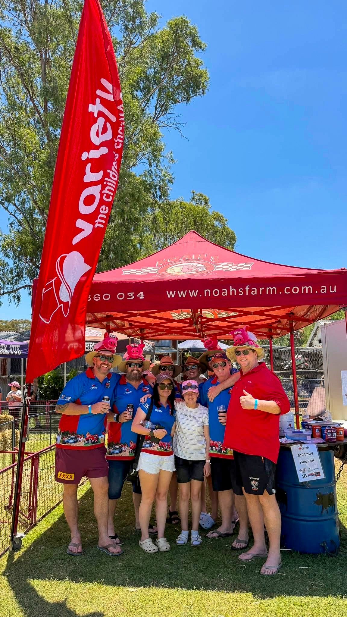 BLUE DOG TRAINING PIG RACING 1