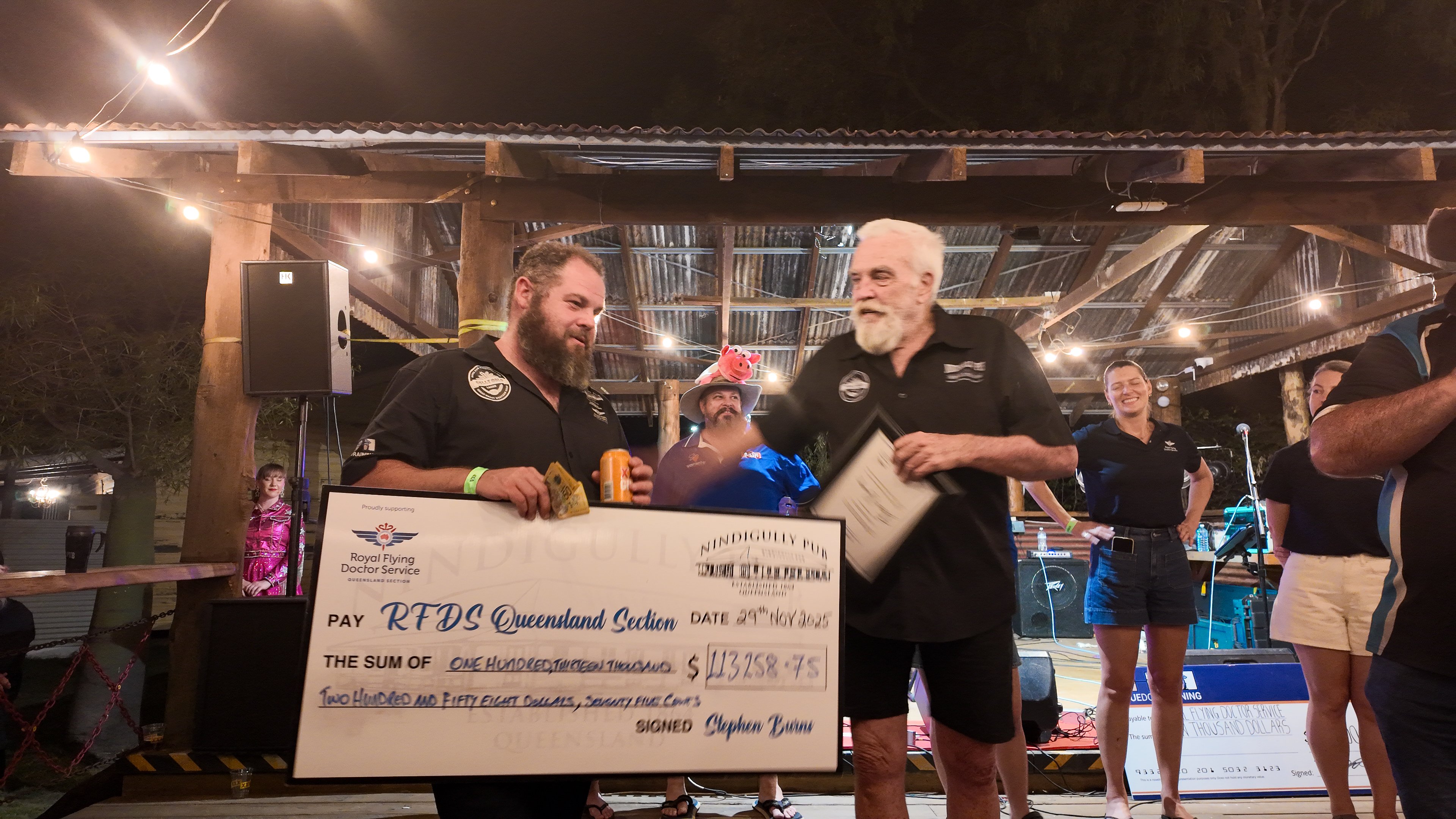 BLUE DOG TRAINING PIG RACING 1